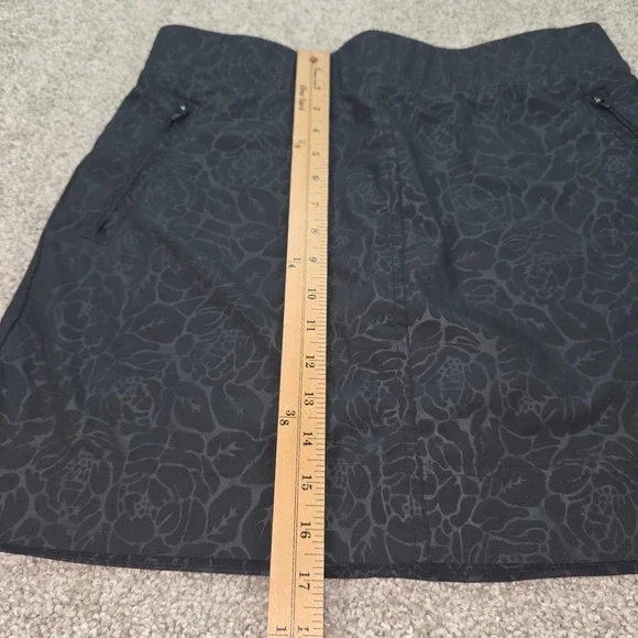 Orvis Womens Black Floral Active Skort Size Medium Zip Pockets Hiking Golf - Picture 3 of 7